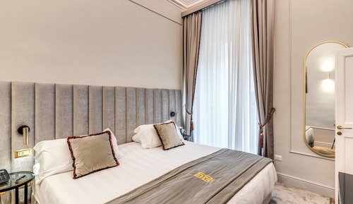 Deluxe Suite, 1 King Bed with Sofa bed