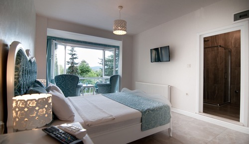Superior Room, Jetted Tub