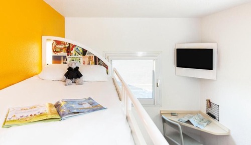 Triple Room, Multiple Beds (salle de bain commune)