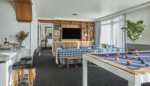 Pool Suite