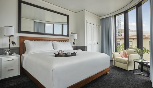 One Bedroom Corner Accessible Suite