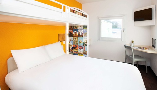Room (Renovated TRIO Room for 3 people max)