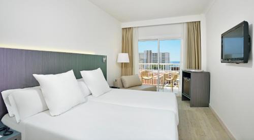 Sol Pool View Room