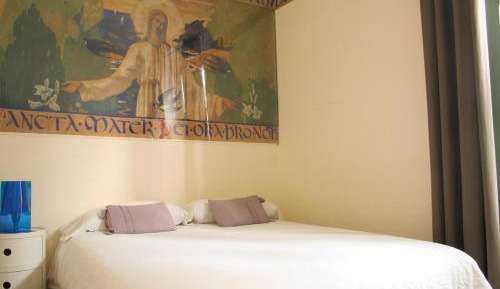 Basic Double with Shared Bathroom