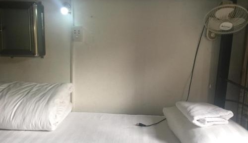Single Bed in Mixed Dormitory Room