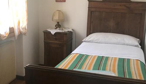 Single Room with Shared Bathroom