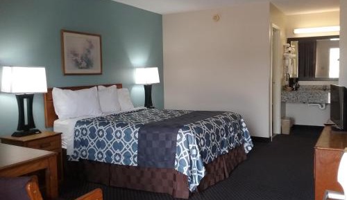 Queen Room - Non-Smoking