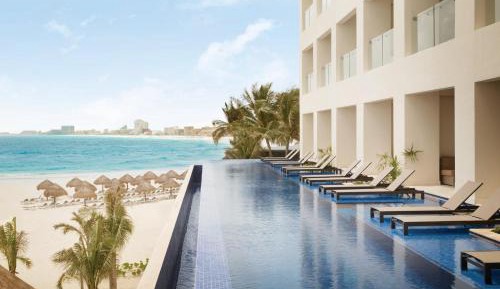 Oceanfront Swim-Up Master Double Room (Adults Only)