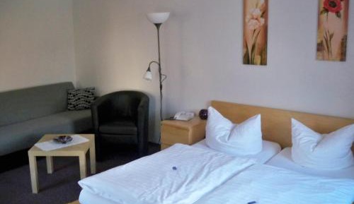Deluxe Double Room (2 Adults + 1 Child)