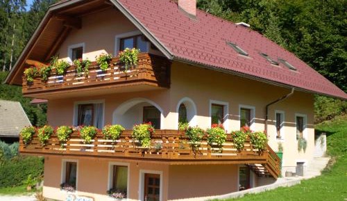 Apartment with Mountain View