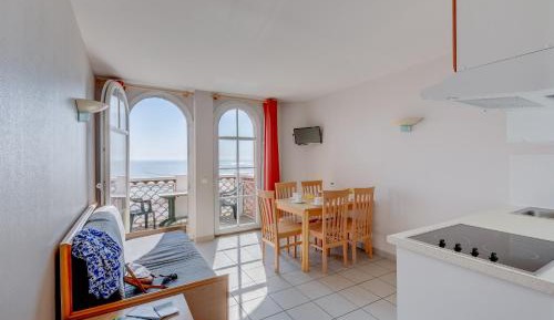 One-Bedroom Apartment with Sea View