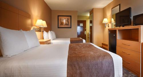 Queen Room with Two Queen Beds- Non-Smoking