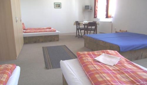 Quintuple Room