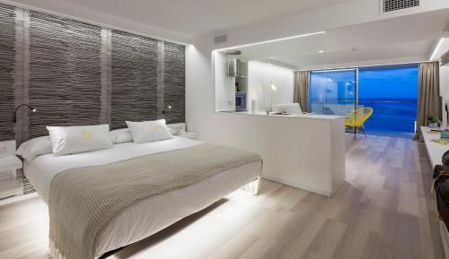 Studio Apartment with Sea View