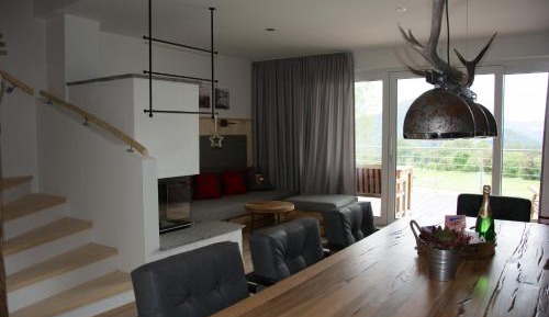 Apartment with Mountain View