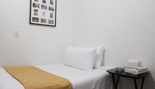 Deluxe Room with One Full Bed and Shared Bathroom