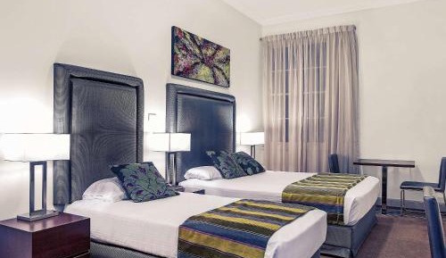 Standard Queen Room with Single Bed