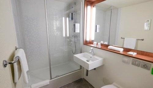 Standard Twin Room with One Single Bed - Up to Ten Years