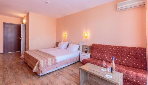 Double or Twin Room with Partial Sea View