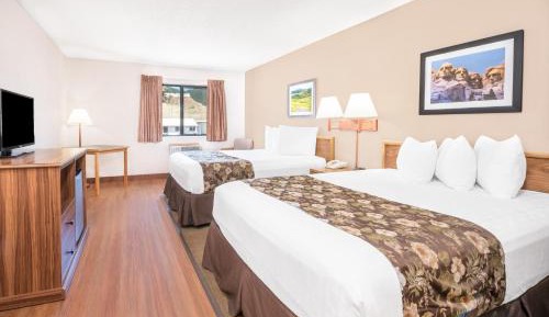 Deluxe Queen Room with Two Queen Beds - Non-Smoking