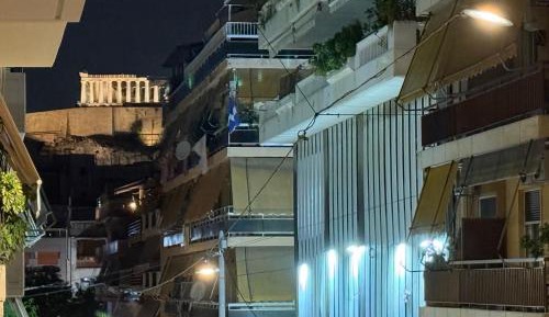 Two-Bedroom Deluxe Apartment with Balcony