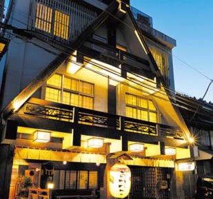 Standard Twin Room with Mountain View