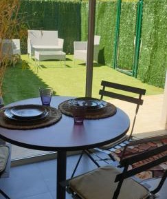 Apartment with Garden View