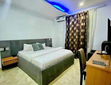 Superior King Suite
