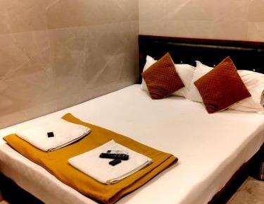 Deluxe Double Room (2 Adults + 1 Child)