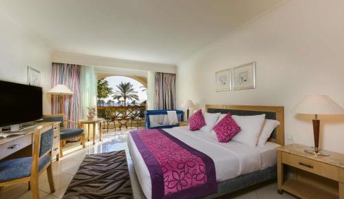 Classic King Room with Sea and Pool View