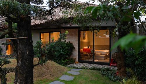 Queen Room with Garden View