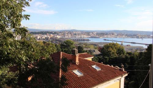 One-Bedroom Apartment with Sea View