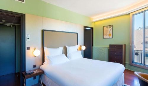 Deluxe Double Room with Balcony - Lake Side