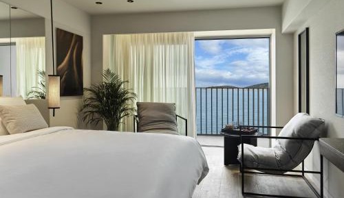 Deluxe Retreat with Sea View