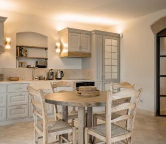 One-Bedroom Deluxe Apartment