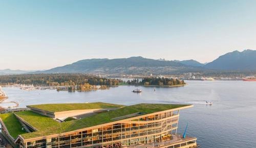 Signature Harbor and Stanley Park View Room with King Bed