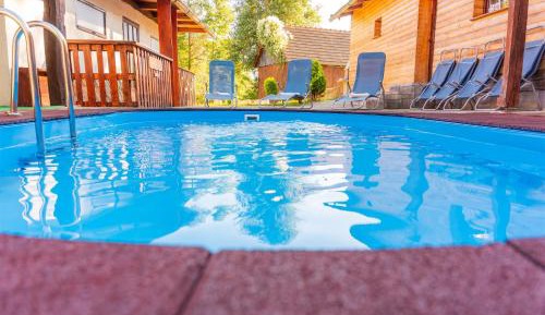 Three-Bedroom Holiday Home with Swimming Pool