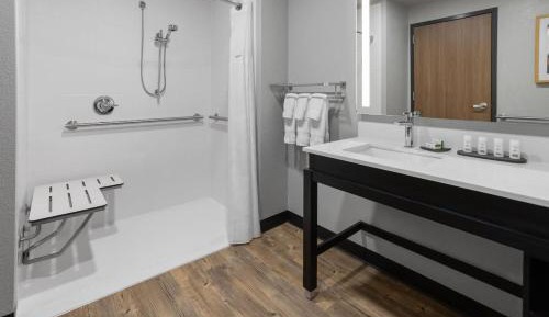 Queen Room with Two Queen Beds - Mobility Accessible/Non-Smoking