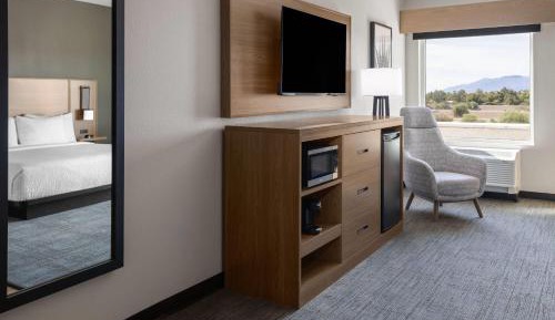 Standard King Room - Mobility Accessible/Non-Smoking