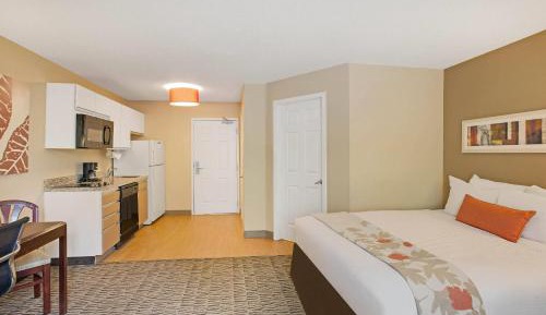 Standard Queen Room - Non-Smoking