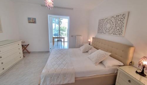 One-Bedroom Apartment with Terrace sea view
