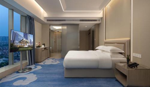 Deluxe King Room with Double View