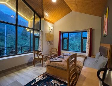 Two-Bedroom Apartment with Mountain View