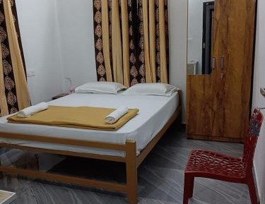 Deluxe Double Room (2 Adults + 1 Child)