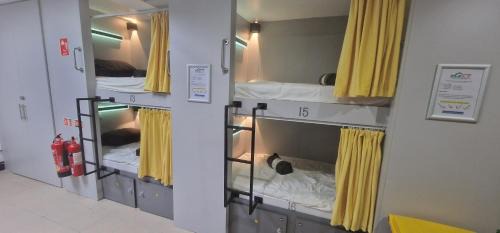 Single Bed in Mixed Dormitory Room