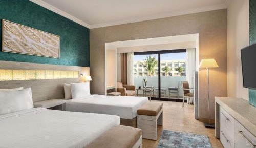 Deluxe Room with Two Single Beds and Sea View