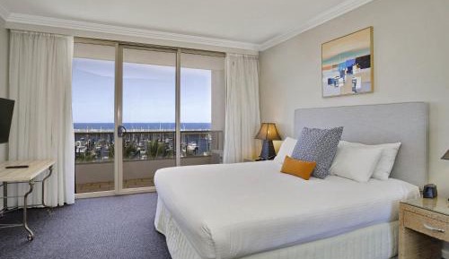 Deluxe King Spa Suite with One King Bed