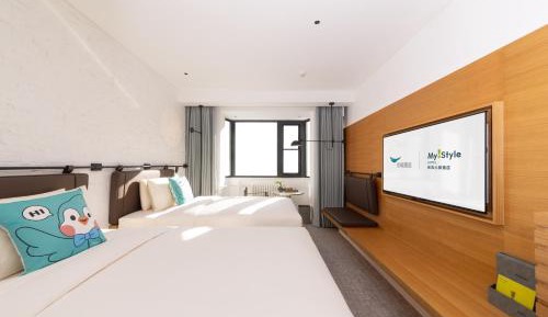 Deluxe Double Room with Shower