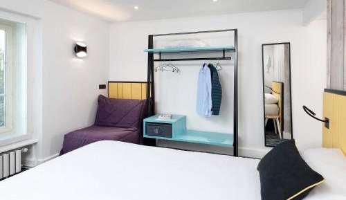 Standard Room with One Double Bed and One Single Bed