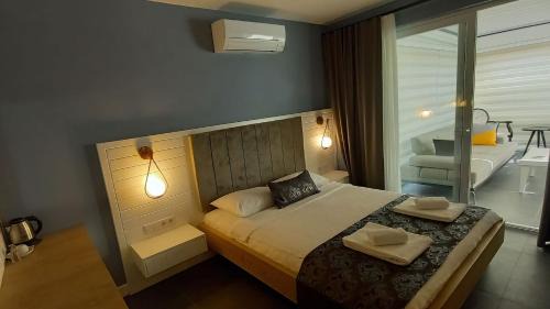 Deluxe Suite with Sea View
